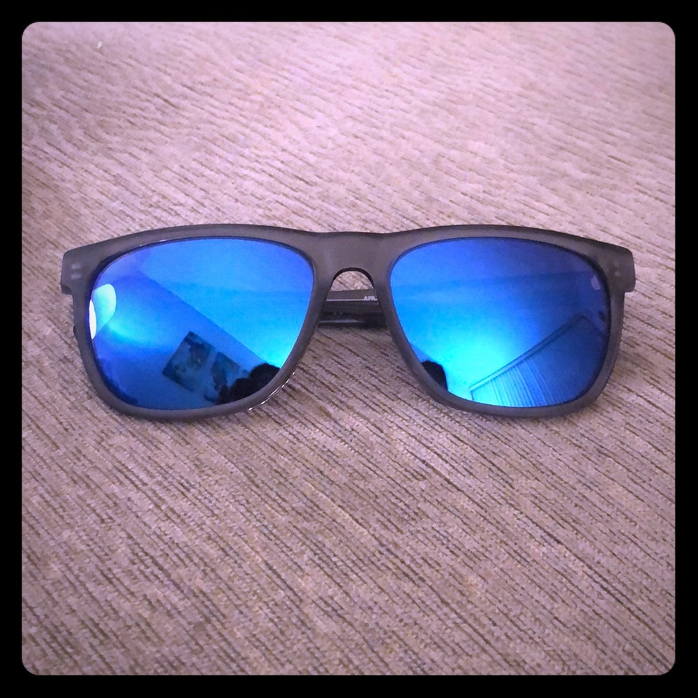 New Costa Apalache blue mirror grey sunglasses